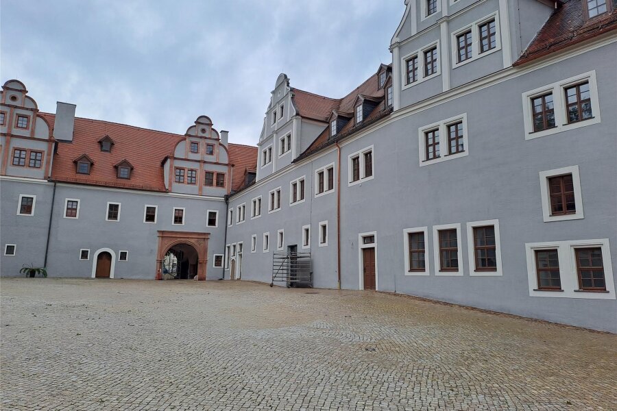 Sanierung am Schloss Forderglauchau ist abgeschlossen - Fassade und Hof im Schloss Forderglauchau sind erneuert worden.