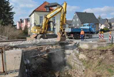Sanierung der Brücke über den Wiederbach soll bis Ende Juni dauern - Die Brücke über den Wiederbach in Königshain-Wiederau wird saniert.