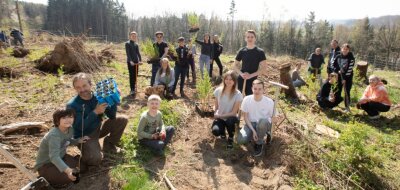 "Saturday for Forest": Schüler pflanzen Bäume in Taltitz - 