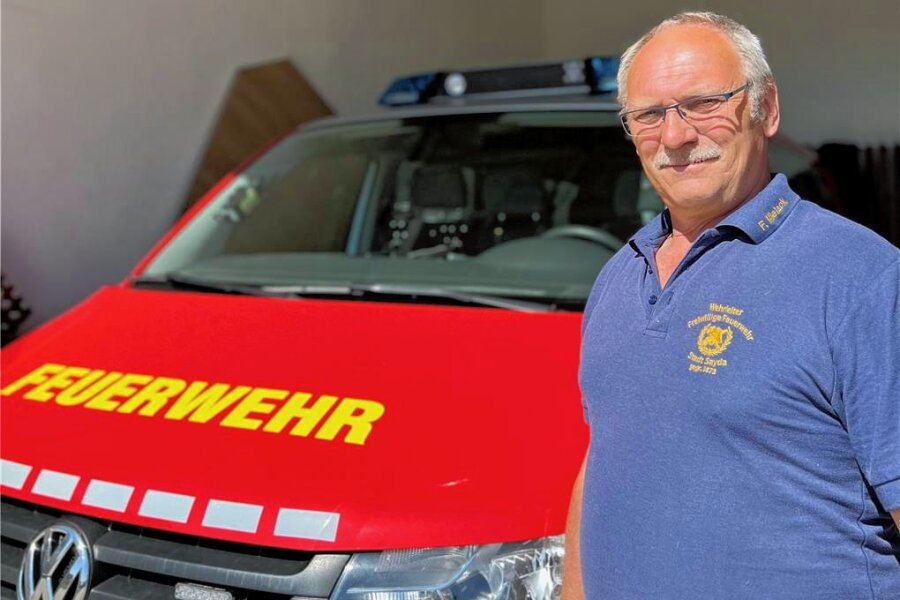 Saydaer feiern Feuerwehr-Geburtstag: Für die Nachfolge des Wehrleiters ist schon gesorgt - Seit 20 Jahren ist Frank Mielack Wehrleiter der Feuerwehr Sayda. Die Feuerwehruniform trägt er aber schon seit 1978.