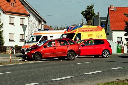 Schönfels: Fahranfänger verursacht Unfall - 27.500 Euro Schaden entstanden am Sonnabend bei einem Unfall in Schönfels.
