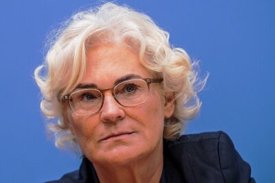 Schattenhaushalt für die Bundeswehr - ChristineLambrecht - Verteidigungs-ministerin