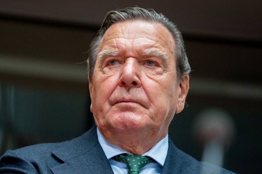 Schau-Antrag der CDU - Ex-Bundeskanzler Gerhard Schröder