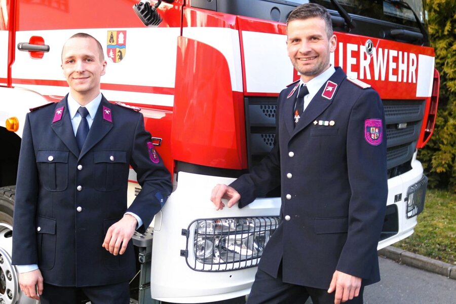 Schellenberger Feuerwehr hat neue Führungsspitze - einer der Chefs tritt in die Fußstapfen seines Vaters - Christian Hengst (r.) und Fabian Zenker bilden die neue Führungsspitze der Freiwilligen Feuerwehr Schellenberg.