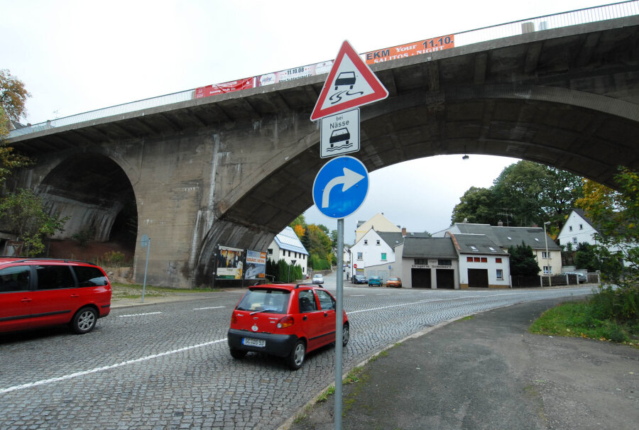 Scherbergbrücke steht vor ihrer Sanierung - Die Scherbergbrücke verbindet das Bahnhofsviertel mit der Glauchauer Innenstadt.