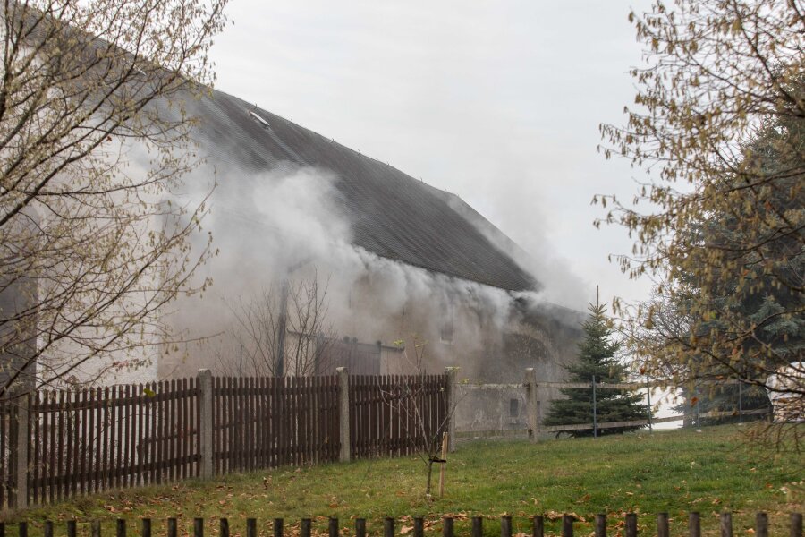 Scheune gerät in Brand - Am Sonntagnachmittag ist ein Feuer in einer Scheune in Conradsdorf ausgebrochen.
