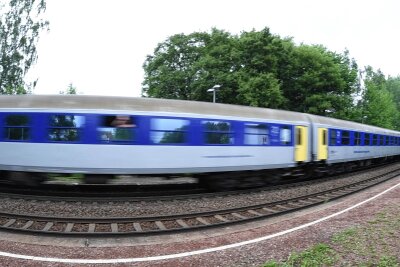 Schienenbruch: Keine Züge zwischen Chemnitz und Leipzig - Zwischen Chemnitz und Leipzig fahren derzeit keine Züge.