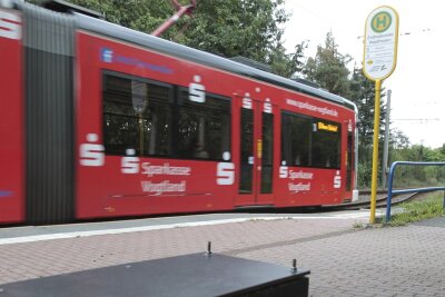 Schienenersatzverkehr in Plauen wegen Gleisbauarbeiten - Wegen Bauarbeiten können am Donnerstag und Freitag keine Straßenbahnen nach Waldfrieden fahren.