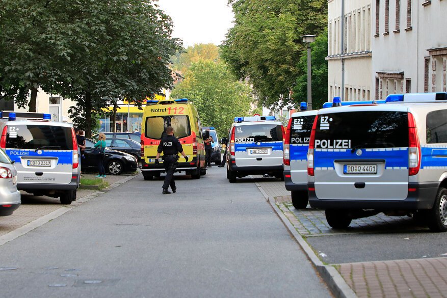 Schlägerei unter Betrunkenen auf dem Chemnitzer Sonnenberg - Mit mehreren Fahrzeugen war die Polizei auf dem Chemnitzer Sonnenberg am Dienstagabend wegen einer Schlägerei im Einsatz.