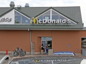 Schlägerei vor McDonald's: Vernehmungen laufen - 