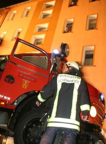 Schlaflos in Schönheide - 
              <p class="artikelinhalt">Ein Feuerwehreinsatz weckte viele Schönheider. </p>
            