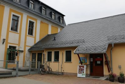 Schlechte Finanzlage: Für neue Projekte fehlt in der Gemeinde Rosenbach das Geld - Die Leubnitzer Kindertagesstätte Zwergenschloss muss weiter auf die Sanierung warten. Der Gemeinde fehlt hierfür das Geld. 