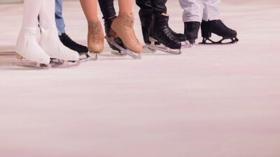 Schließung der Eishalle Greiz: Weitere Sportler aus dem Vogtland sehen Gefahr - Ob die Teilnehmer des Kurses Eiskunstlaufen aus Mylau in diesem Winter ihre Eislaufstiefel in Greiz schnüren können, ist derzeit alles andere als sicher. 