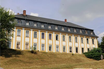 Schloss, Drachenhöhle und Waldbad: Wie Rosenbach touristisch zulegen könnte - Das Leubnitzer Schloss gehört zu den Touristenzielen in Rosenbach. Die Vermarktung ist ausbaufähig, meint Volker Erfurt. 