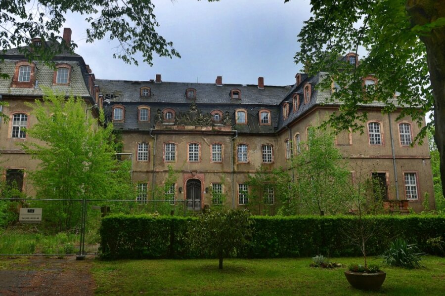 Schloss Neusorge wird zwangsversteigert - Die Rokoko-Anlage im Mittweidaer Ortsteil Zschöppichen soll am 1. Juli zwangsversteigert werden. Laut Oberbürgermeister Ralf Schreiber haben sich bereits mehrere Interessenten bei der Stadt gemeldet. 