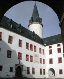 Schloss Purschenstein derzeit im Winterschlaf - 
              <p class="artikelinhalt">Winterruhe auf Schloss Purschenstein. Nächste Woche soll ein neuer Verwalter wieder Ansprechpartner sein. </p>
            