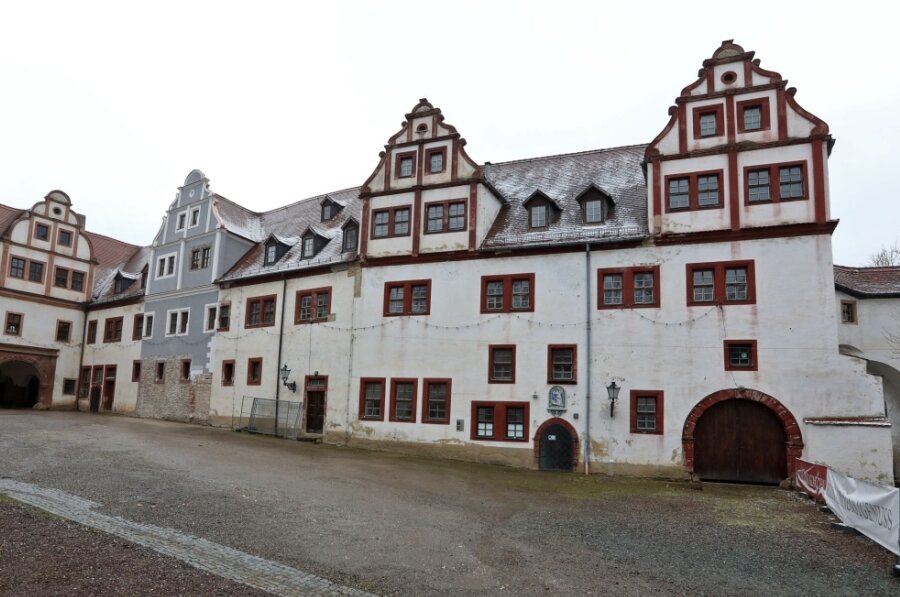 Schloss-Sanierung in Glauchau wird erheblich teurer - Der Südflügel von Schloss Forderglauchau: Allein die Kosten für die Sanierung des ehemaligen Marstalls würden von knapp 800.000 Euro auf ungefähr 1,1 Millionen Euro steigen.