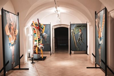 Schloss Waldenburg: Künstler führt durch seine farbenfrohe Schau - Werke von Thomas Heinicke in der Sonderausstellung „Xenanien“ im Schloss Waldenburg.