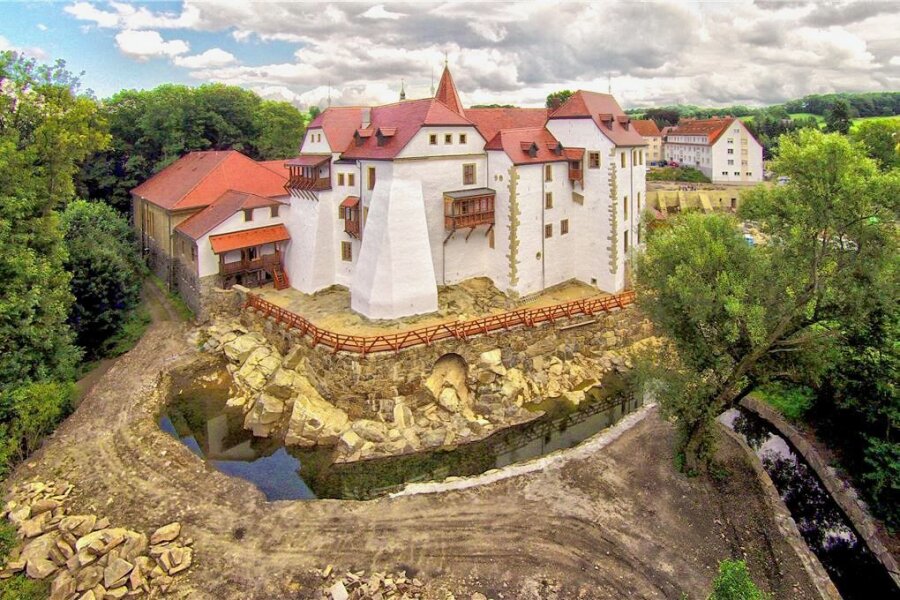 Schloss zu verkaufen: Bald neuer Besitzer in Weißenborn bei Freiberg? - Schloss Weißenborn aus der Vogelperspektive. Eine Aufnahme aus dem Jahr 2014. 