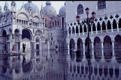 Schlossgalerie zeigt Bilder aus Venedig - Der Dogenpalast spiegelt sich im Hochwasser. 