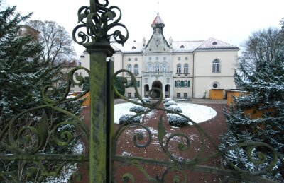 Schlosstor öffnet sich für Weihnachtsmarkt - 
              <p class="artikelinhalt">Das Tor zum Waldenburger Schloss wird sich am Sonnabend zum Weihnachtsmarkt öffnen.</p>
            