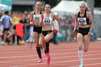 Schlussstrich unter erfolgreiche Saison - Starker Auftritt: Johanna Grämer vom Freiberger PSV sprintete bei der Deutschen Jugendmeisterschaft in Stuttgart über 100 Meter auf Gesamtrang 10.