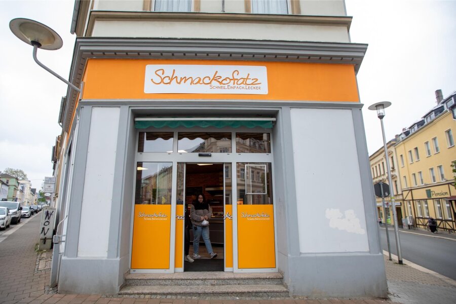 „Schmackofatz“: Das hat der neue Imbissbetreiber in der Plauener Innenstadt zu bieten - Das neue „Schmackofatz“ an der Stresemannstraße 10 versorgt Hungrige in der Innenstadt jetzt von 7 bis 16 Uhr.