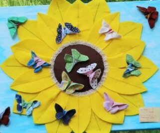 Schmetterlinge "fliegen" in Klinik - Das Geschenk der Rodewischer Schüler. 