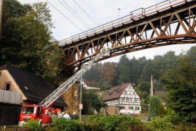 Schmiereien am Viadukt in Rabenstein werden entfernt - 