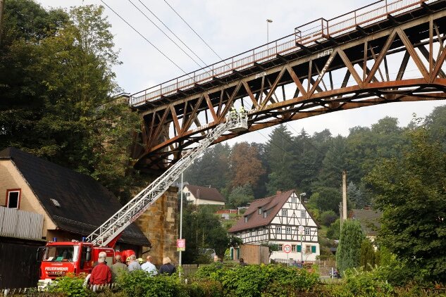 Schmiereien am Viadukt in Rabenstein werden entfernt - 