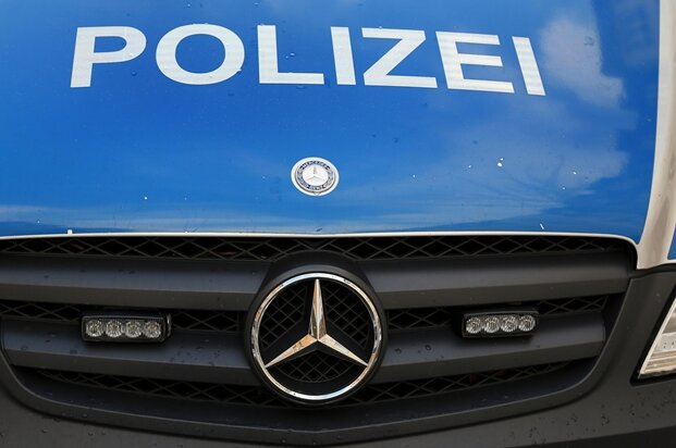 Schmierereien an Tauchschule am Stausee Oberwald - mehrere tausend Euro Schaden - 