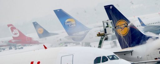 Schnee und Eis strapazieren die Nerven der Reisenden - Schnee und Eisglätte haben in Deutschland erneut für massive Verkehrsprobleme gesorgt. Allein auf Deutschlands größtem Flughafen in Frankfurt am Main wurden rund 340 von gut 1360 geplanten Flügen gestrichen. An anderen europäischen Flughäfen warten weiter tausende Passagiere auf ihren Flug