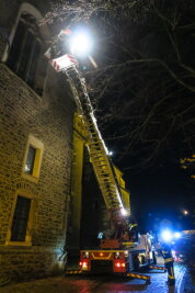 Schneeberg - Rettungsübung im Kirchendach - Die Feuerwehr hatte den Korb der Drehleiter auf etwa 20 Meter ausgefahren.