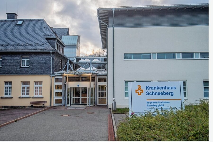 Schneeberg will die Poliklinik im ehemaligen Bergarbeiterkrankenhaus langfristig halten - Der rechte Gebäudeteil des ehemaligen Krankenhauses soll künftig komplett von der Poliklinik Bergstadt Schneeberg genutzt werden. 