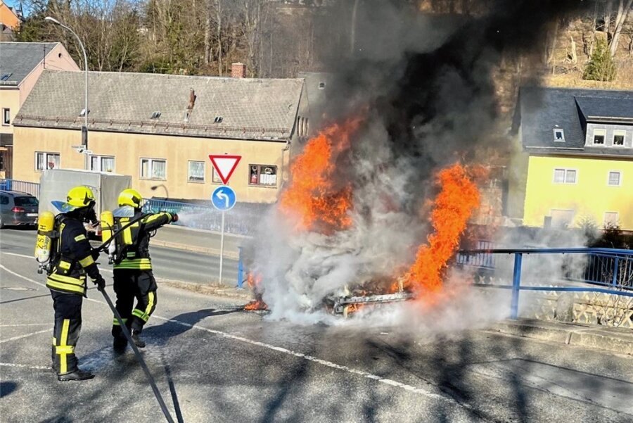 Schneeberger Feuerwehr wird häufig nach 18 Uhr alarmiert - Im März musste in Schneeberg ein brennendes Auto gelöscht werden. Der Fahrer hatte das Feuer bemerkt und rechtzeitig angehalten.