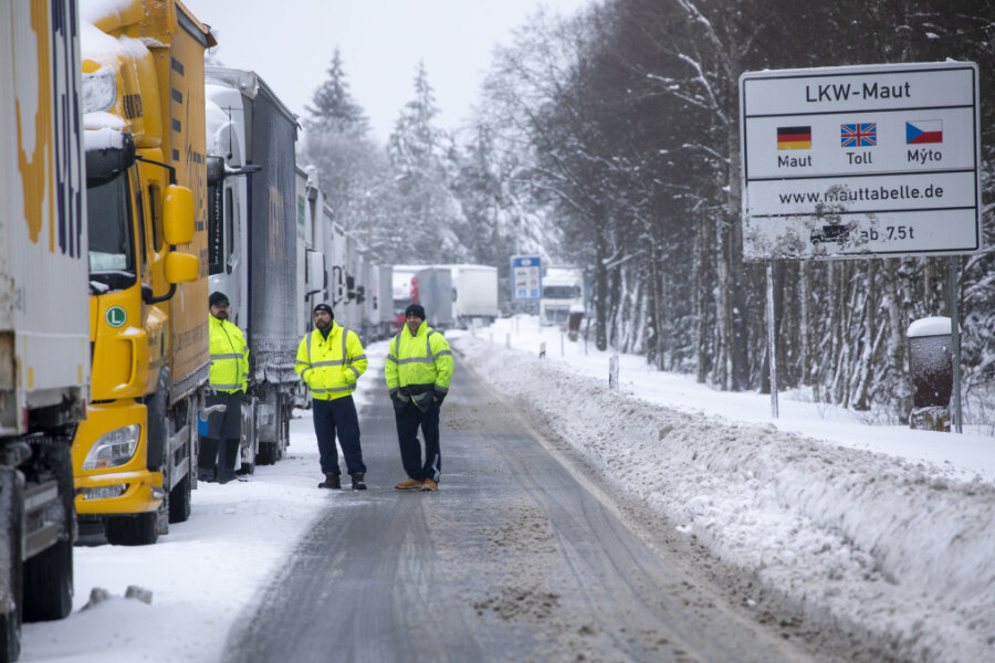 Schneeverwehungen: Grenübergang Reitzenhain gesperrt - 