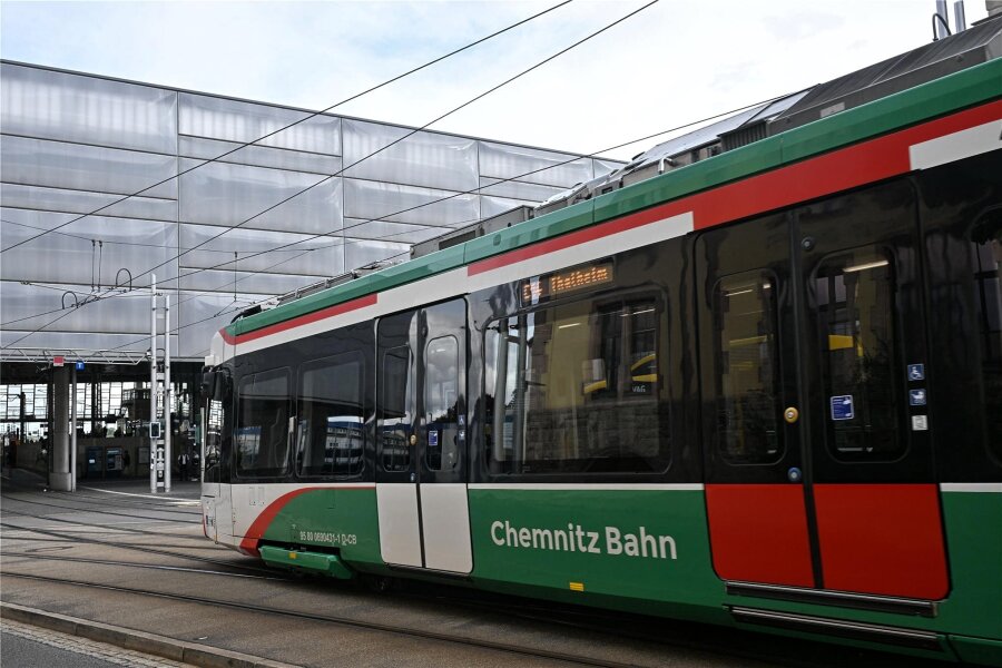 Schneller als gedacht: City-Bahn zwischen Chemnitz und Stollberg fährt wieder normal - Auf der Strecke Chemnitz–Stollberg fährt die C 11 der City-Bahn ab Montagabend wieder normal.