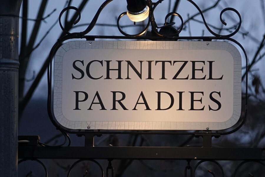 „Schnitzelparadies“ Zwickau: Schließung der Gaststätte vorerst verschoben - Das Licht bleibt vorerst an: Das „Schnitzelparadies“ in Zwickau hat bis Ende Februar geöffnet.
