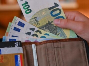 Schockanruf in Glauchau: Frau übergibt 49.000 Euro an Betrüger - 