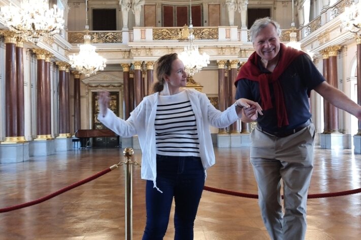 Schönburger Compagnie tanzt im Residenzschloss Altenburg - Alexandra Thümmler und Bernhard Schareck haben sich schon mal im riesigen Festsaal des Schlosses Altenburg umgesehen.