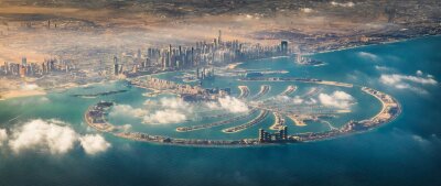 Schöne neue Urlaubswelt: Paradiese aus der Retorte - Gigantismus im Persischen Golf: Wie groß The Palm Jumeirah vor der Küste Dubais ist, wird aus der Vogelperspektive besonders deutlich.
