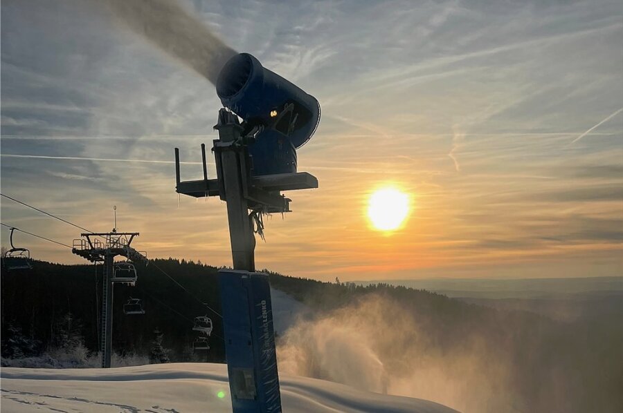 Die Schneekanonen in der Skiwelt sind seit ein paar Tagen in Betrieb.