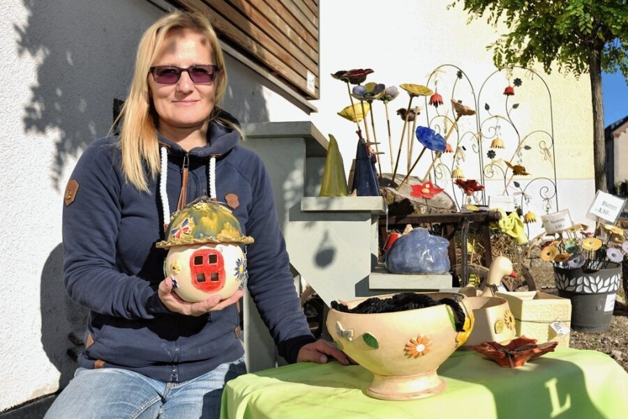 Schöneckerin plant kleines Geschäft für Keramik-Kunst - Sandra Seidel bietet ihre selbst hergestellte Keramikkunst an der Bahnhofstraße 15 in Schöneck zum Verkauf an. 