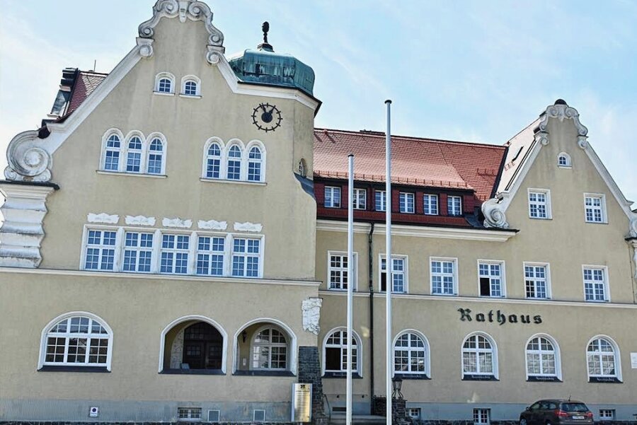 Schönecks Amtsblatt kündigt abgesagte Wahl an - Länger als geplant dauert die Suche für die Nachfolge der scheidendenBürgermeisterin Isa Suplie im Rathaus Schöneck. 