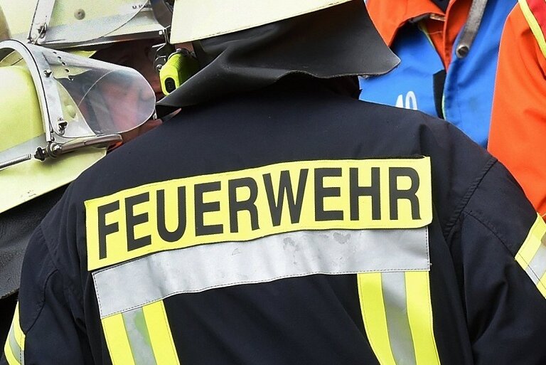 Schon zum fünften Mal in diesem Jahr: Feuerwehr löscht Brand in einer Industriebrache in Glauchau - 