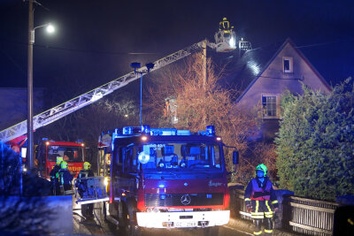 Schornstein an Einfamilienhaus in Heinrichsort in Flammen - 