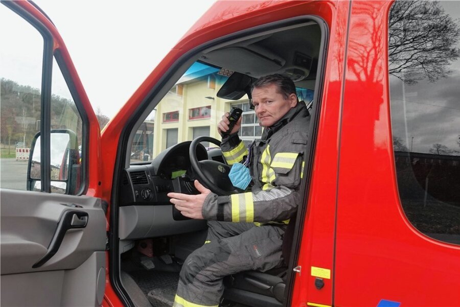 Schornsteinbrand in Wilkau-Haßlau: Feuerwehr ist mit 51 Helfern im Einsatz - Stadtwehrleiter Christian Paschen (Foto) und seine Kollegen waren bei einem Schornsteinbrand gefordert.