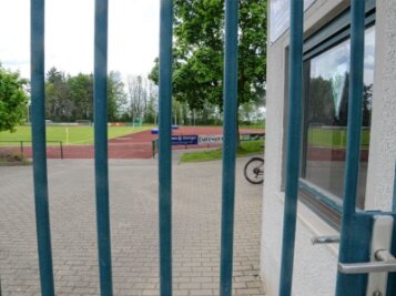 Schreiersgrün verdirbt die Aufstiegsfete - Die Tore im Falkensteiner Stadion blieben am Samstag geschlossen. Der Gast aus Schreiersgrün war nicht angereist. 