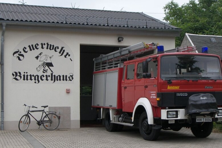Löschgruppenfahrzeug 16 mit Tragkraftspritze der FFW Irbersdorf: Es wurde 1994 in Dienst gestellt, kam 2020 aber nicht durch den Tüv. Das betrifft auch ein weiteres Fahrzeug des Katastrophenschutzzuges Löschwasserversorgung, der darum nicht in der Sächsischen Schweiz helfen kann. 