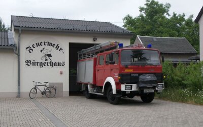 Schrottfahrzeuge in Mittelsachsen: Verbandschef fordert mehr Geld für Zivilschutz - Löschgruppenfahrzeug der FFW Irbersdorf: Es wurde 1994 in Dienst gestellt, kam 2020 aber nicht durch den Tüv und ist stillgelegt. 